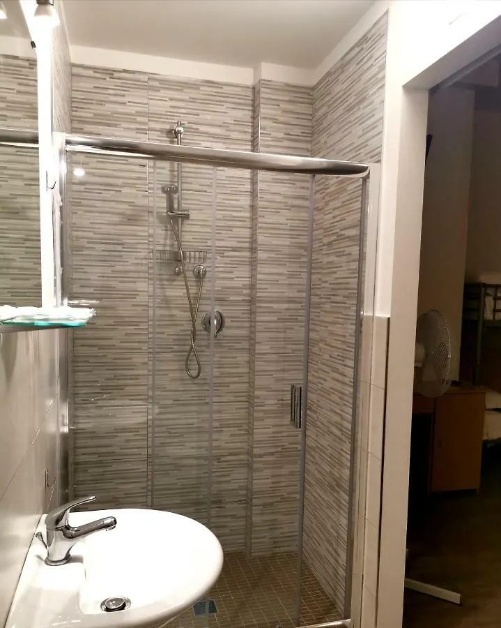 Hotel Lexington Римини Хостел