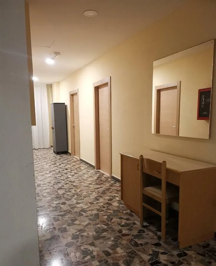 Hotel Lexington Римини Хостел